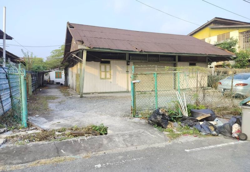 Taman Utama, Pekan Nanas