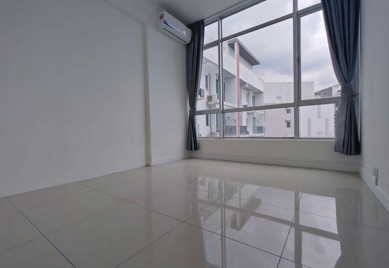 Dedaun Hijau (Greenfield Regency)