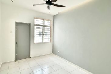 Jalan Persiaran Desa Tebrau