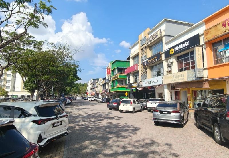 Jalan Austin Heights