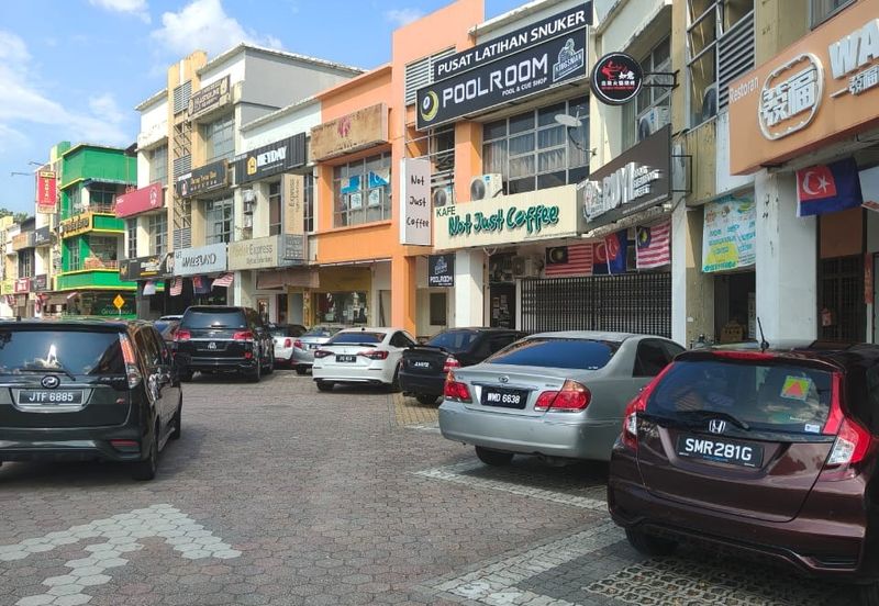 Jalan Austin Heights