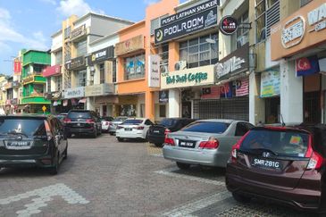 Jalan Austin Heights
