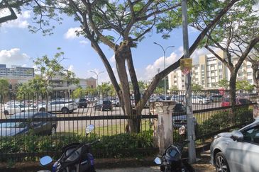 Jalan Austin Heights