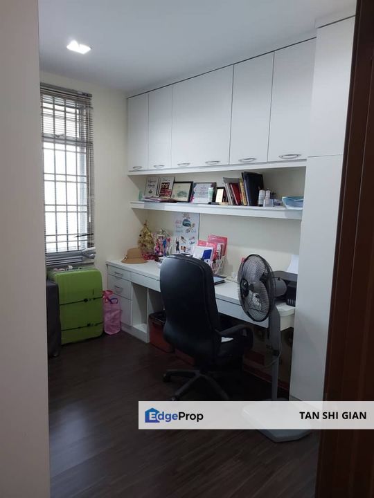 MountAustin lake view suite 3Bedroom for sale , Johor, Johor Bahru