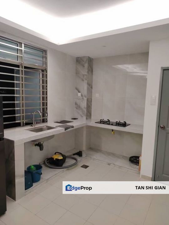 Mount Austin Lake view Suites 3Bedroom for sale , Johor, Johor Bahru