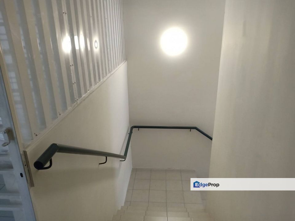 TO LET!!! NEW TOWNHOUSE : 22’ x 75’ : FURNISHED INTERMEDIATE UPPER FLOOR, Selangor, Dengkil