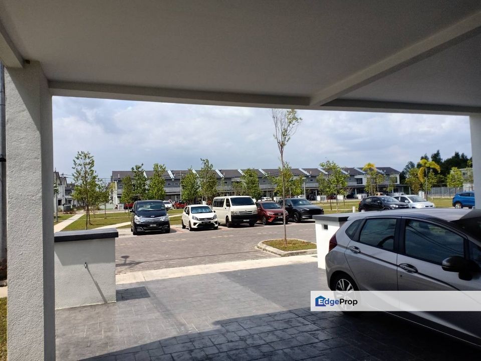 !! FOR RENT ‼️ NEW TOWNHOUSE : 22’ x 75’ : PARTLY FURNISHED ENDLOT UPPER FLOOR @Kita Bayu, Selangor, Dengkil