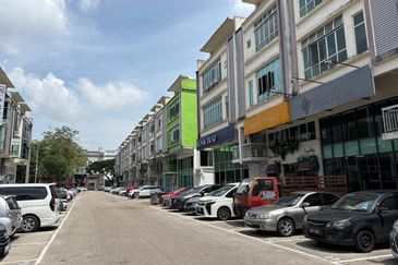 Pusat Perdagangan Danga Utama