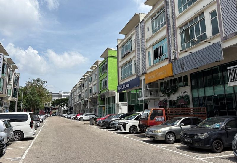 Pusat Perdagangan Danga Utama