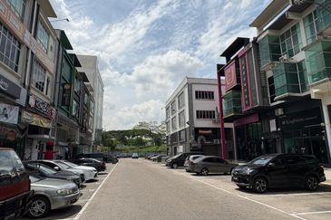 Pusat Perdagangan Danga Utama