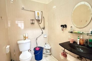 Jalan Mutiara Emas 9/2