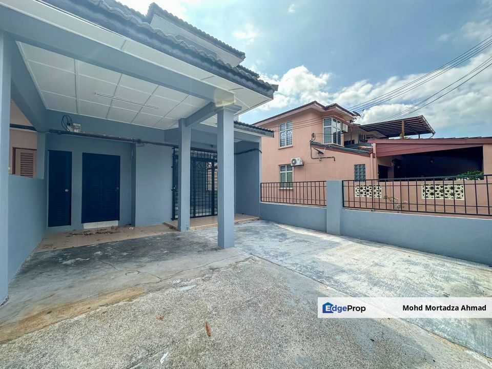 DOUBLE STOREY TAMAN DAHLIA, BANDAR BARU SALAK TINGGI,  SEPANG, Selangor, Sepang