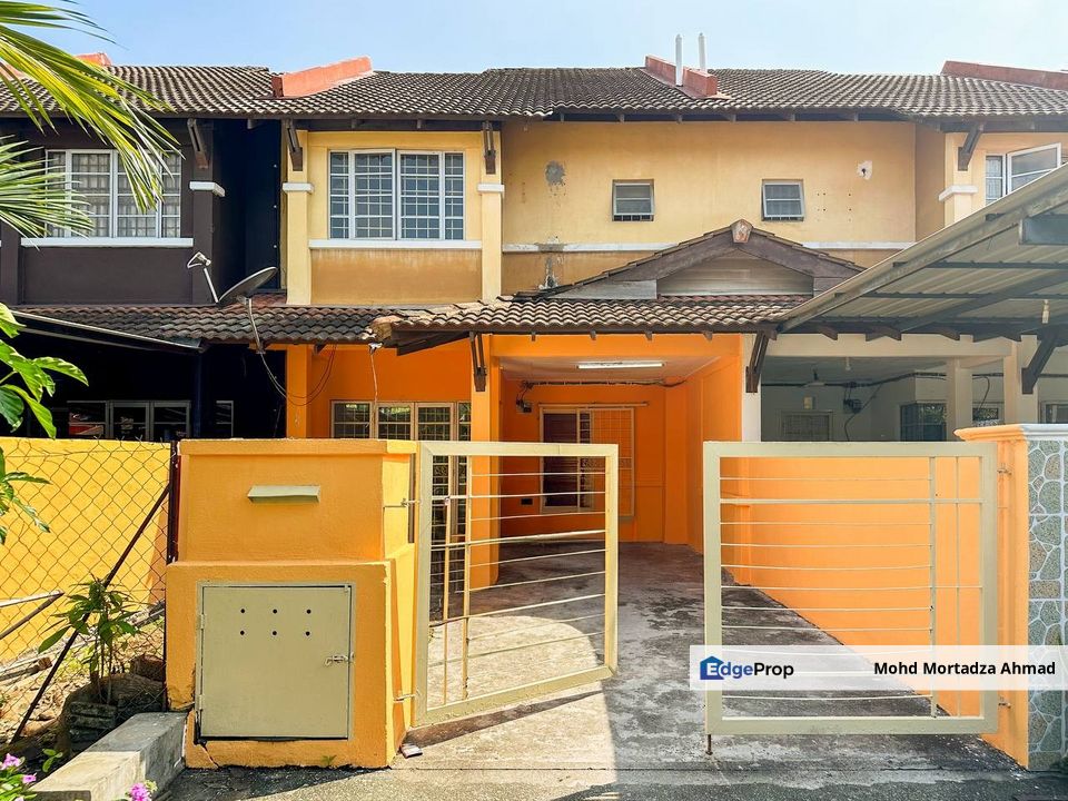Double Storey Terrace Taman Desaria, Nilai, Negeri Sembilan, Nilai