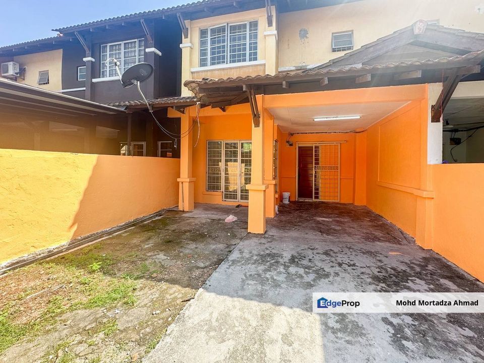 Double Storey Terrace Taman Desaria, Nilai, Negeri Sembilan, Nilai