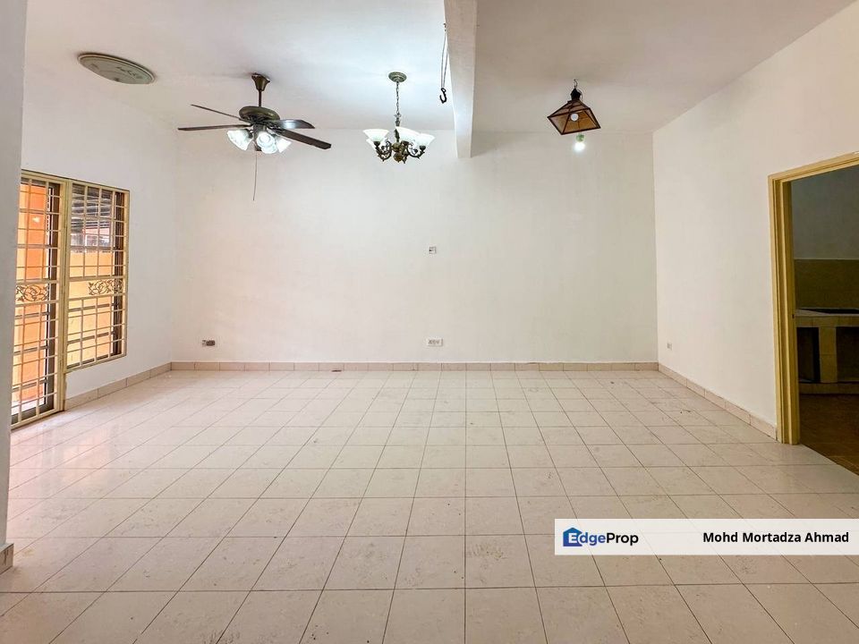 Double Storey Terrace Taman Desaria, Nilai, Negeri Sembilan, Nilai