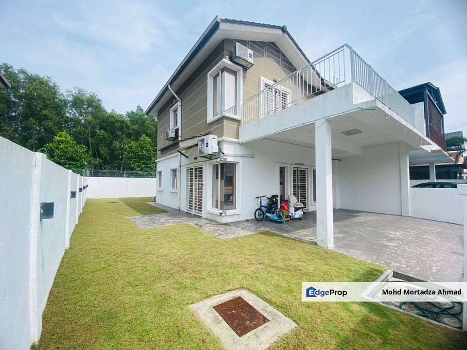 Double Storey Semi-D Taman Desiran Bayu Puchong, Selangor, Puchong