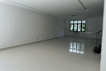 FOR SALE | 4-Storey Terrace Intermediate @ Affinity Residences