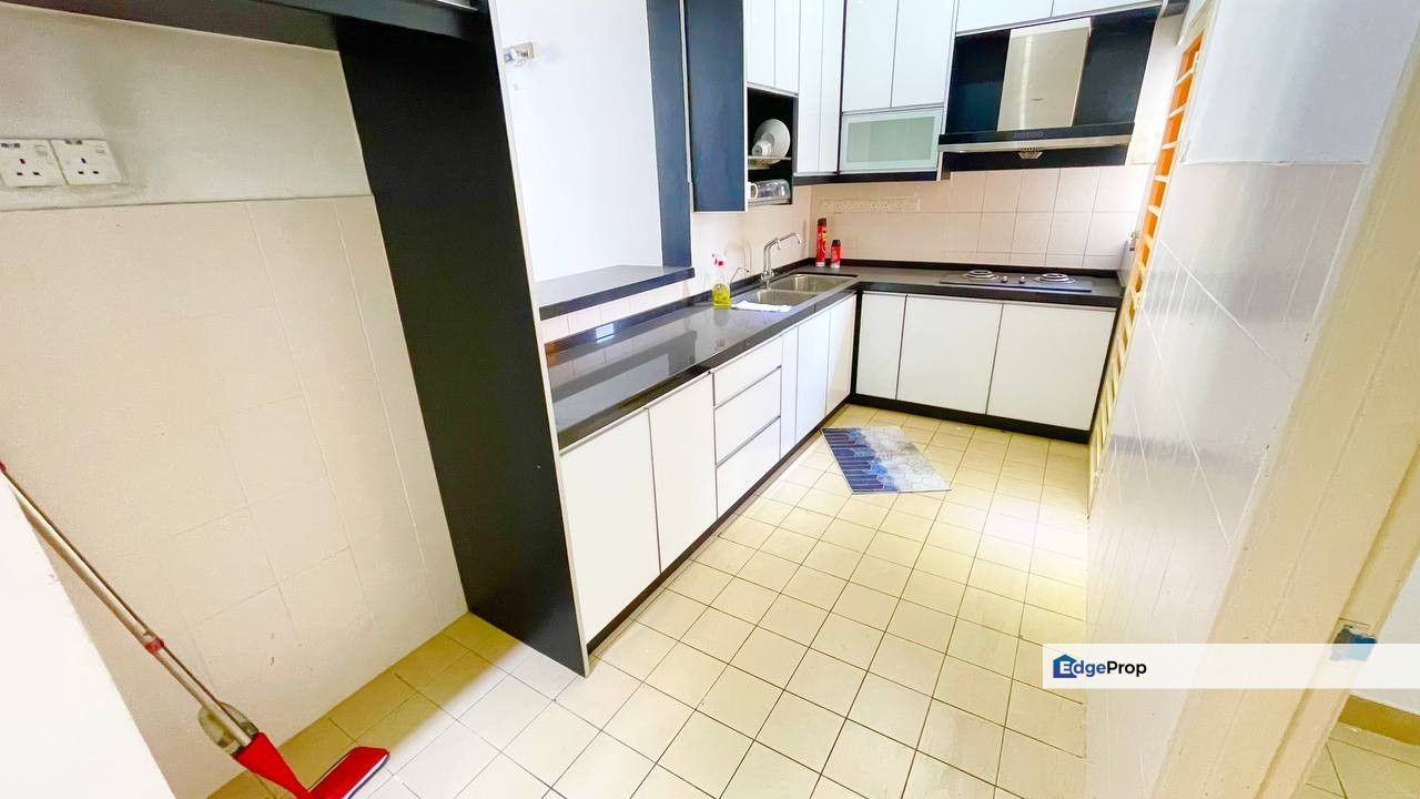 Condominium Aman Height Taman Bukit Serdang For Sale With Renovated, Selangor, Seri Kembangan