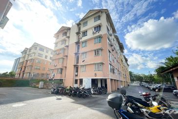 Laman Suria e-Resort Apartment