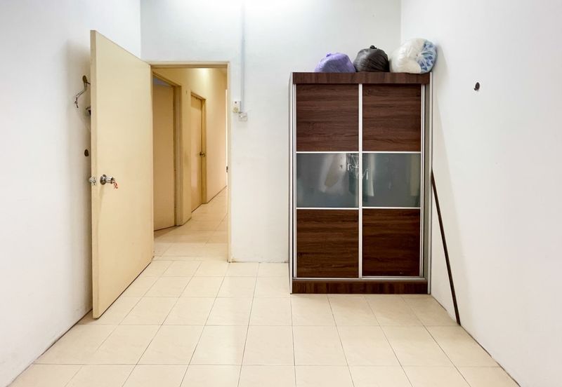 Laman Suria e-Resort Apartment