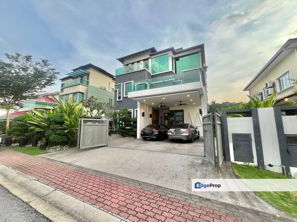 Subang Height East, 3.5 Storey Bungalow For Sale With Lift and Pool, Selangor, Subang Jaya