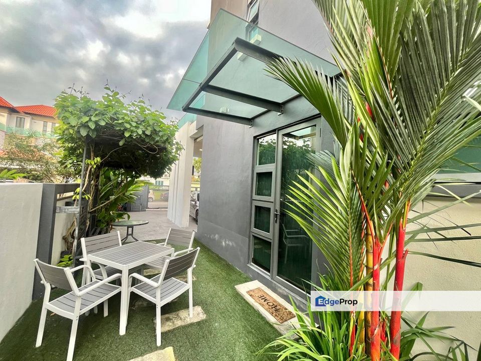 Subang Height East, 3.5 Storey Bungalow For Sale With Lift and Pool, Selangor, Subang Jaya