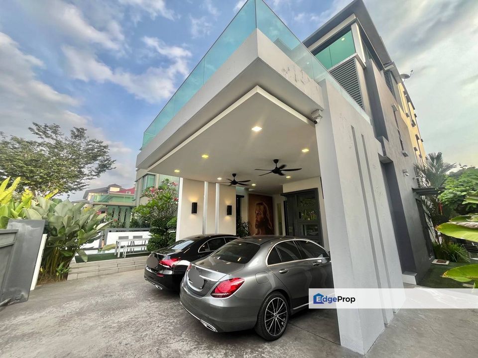 Subang Height East, 3.5 Storey Bungalow For Sale With Lift and Pool, Selangor, Subang Jaya
