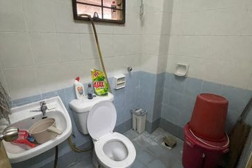 Jalan Uranus U5/122A