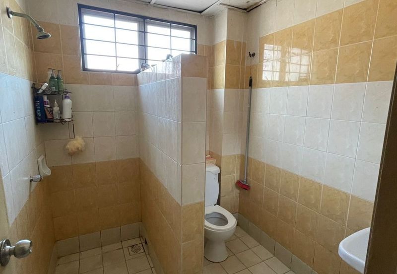 Jalan Uranus U5/122A