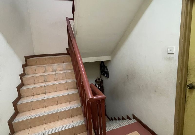 Jalan Uranus U5/122A