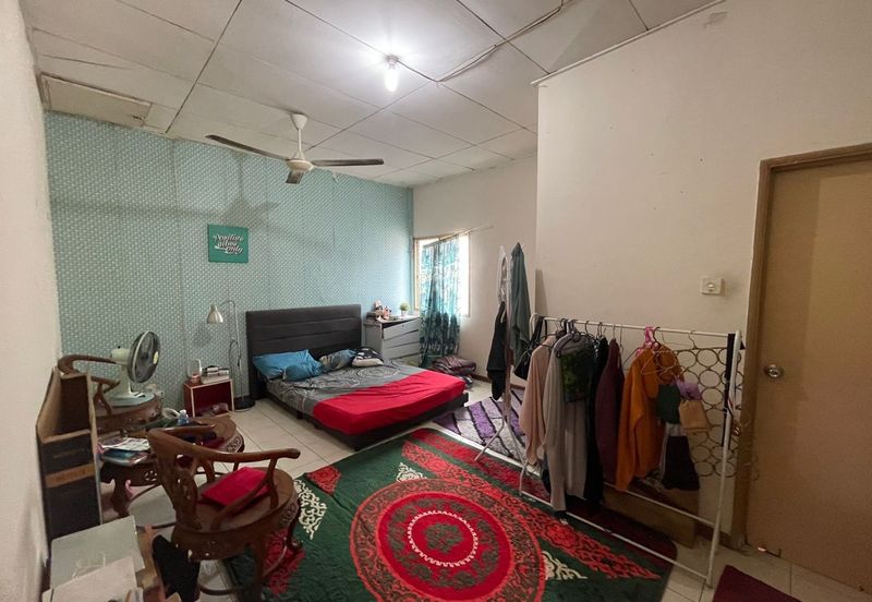 Jalan Uranus U5/122A