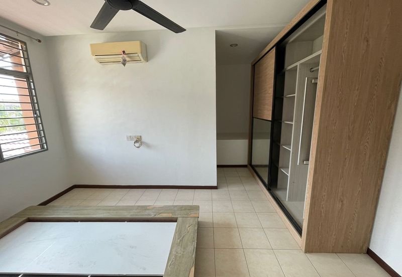 Jalan Uranus U5/122C