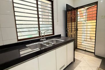 Jalan Spektrum U16 @ Taman Bukit Subang