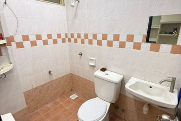 Jalan Spektrum U16 @ Taman Bukit Subang