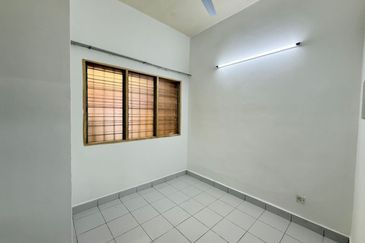 Jalan Spektrum U16 @ Taman Bukit Subang