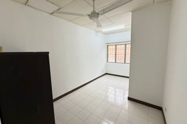 Jalan Spektrum U16 @ Taman Bukit Subang