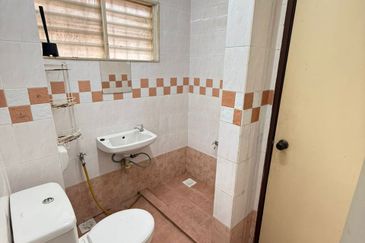 Jalan Spektrum U16 @ Taman Bukit Subang