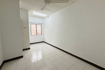 Jalan Spektrum U16 @ Taman Bukit Subang