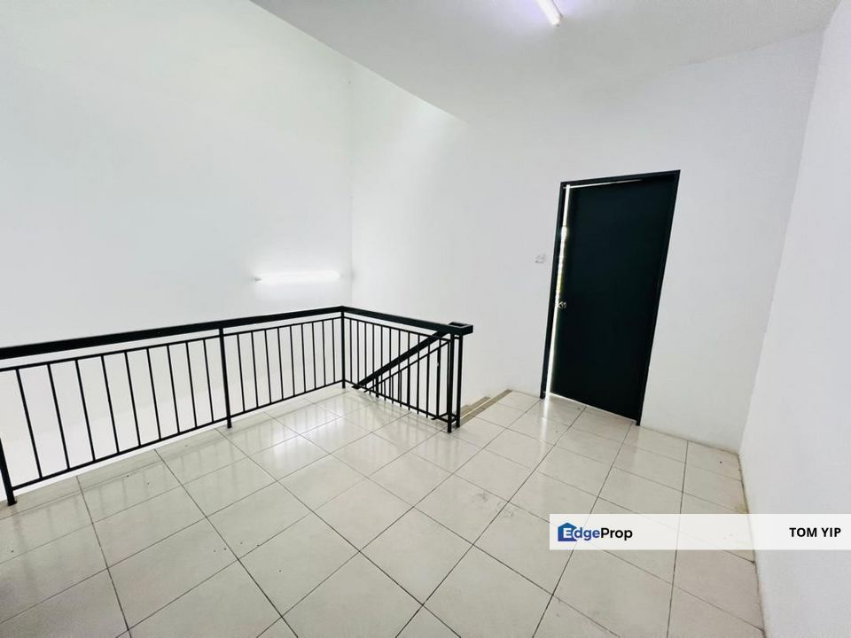 LIMITED 2 Storey Terrace Taman Scientex Rawang Kota Emerald House, Selangor, Rawang