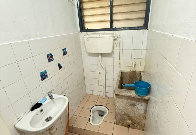 Taman Subang Perdana Flat