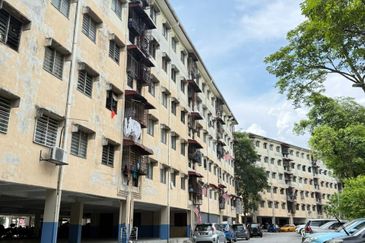 Taman Subang Perdana Flat