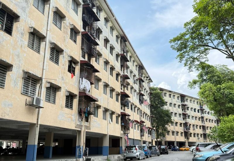 Taman Subang Perdana Flat