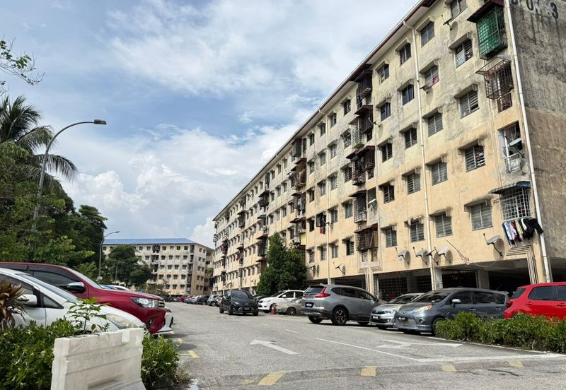 Taman Subang Perdana Flat