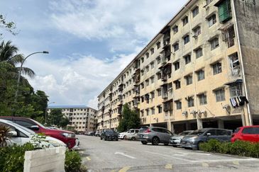 Taman Subang Perdana Flat