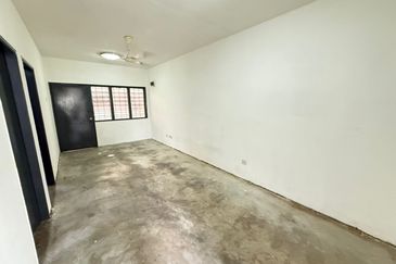 Taman Subang Perdana Flat