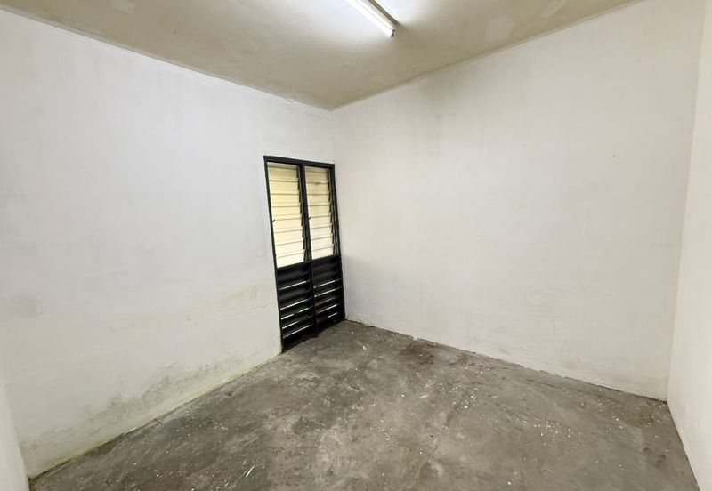 Taman Subang Perdana Flat