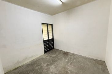 Taman Subang Perdana Flat