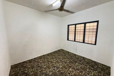 Taman Subang Perdana Flat