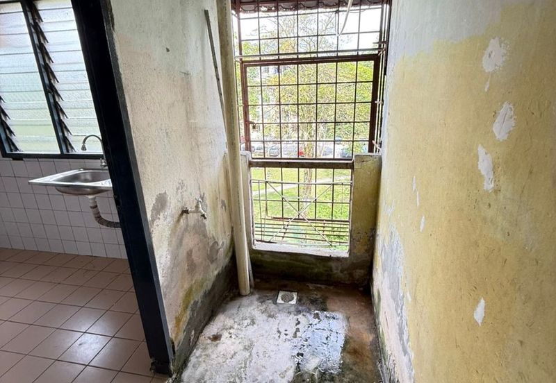 Taman Subang Perdana Flat