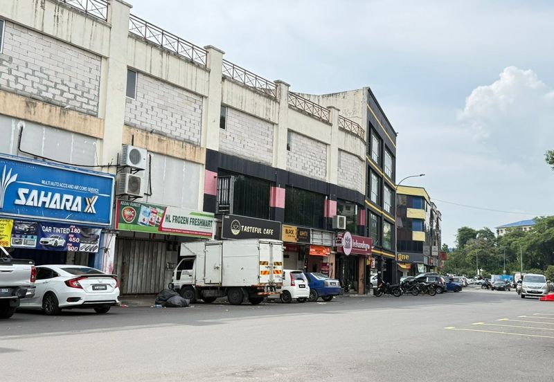 Taman Subang Perdana Flat